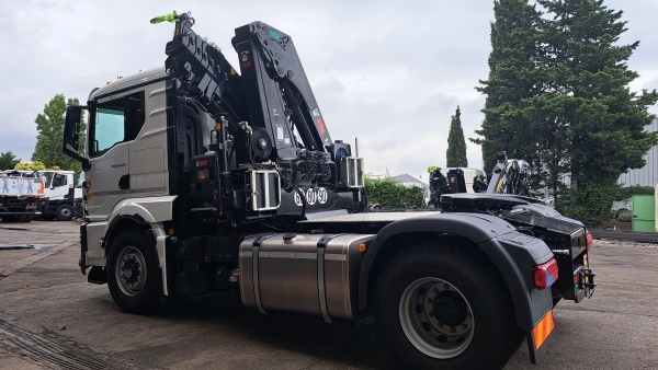 Grue HIAB 228 E6 HIDUO sur tracteur