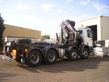 Grue HIAB 377 E8 HIDUO et appareil à bras sur porteur 32 T.