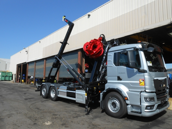 Grue JONSERED J1250RZ 93 et Appareil à Bras MULTILIFT  OPTIMA 20S+ 56