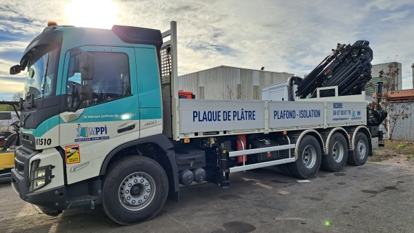 Grue HIAB 358 E4 HIPRO et Plateau